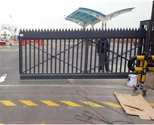 呂梁飛機(jī)場(chǎng)油庫(kù)懸浮門(mén)